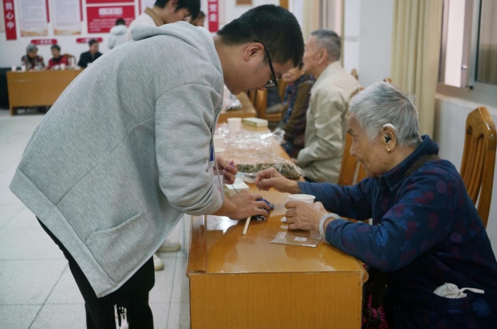 球赛下注平台:情系重阳 暖心关怀 球赛下注平台:情系重阳 暖心关怀