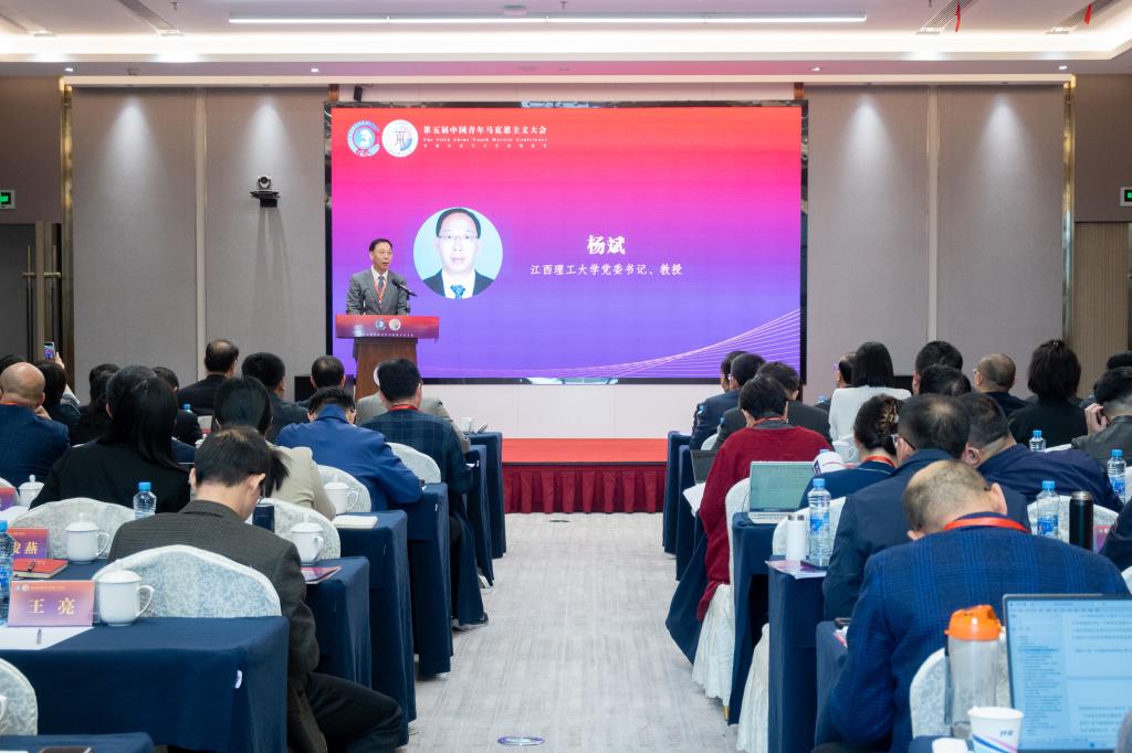 杨斌1.jpg