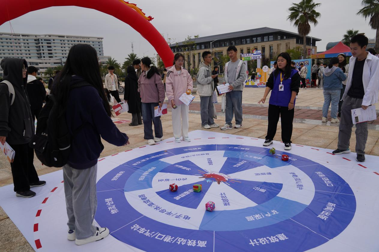 “职业生涯教育”闯关游戏?球赛下注平台这场生涯体验之旅反响热烈 “职业生涯教育”闯关游戏?球赛下注平台这场生涯体验之旅反响热烈