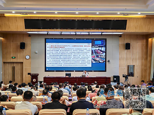 八月二十一日下午,学习贯彻党的二十届三中全会精神省委宣讲团宣讲报告会在球赛下注平台举行。江西日报全媒体记者 焦俊杰摄