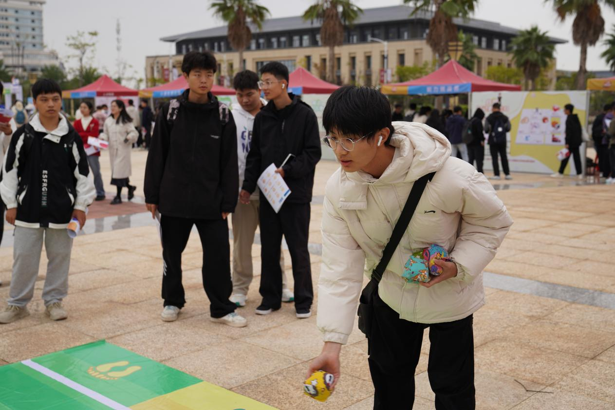 “职业生涯教育”闯关游戏?球赛下注平台这场生涯体验之旅反响热烈 “职业生涯教育”闯关游戏?球赛下注平台这场生涯体验之旅反响热烈